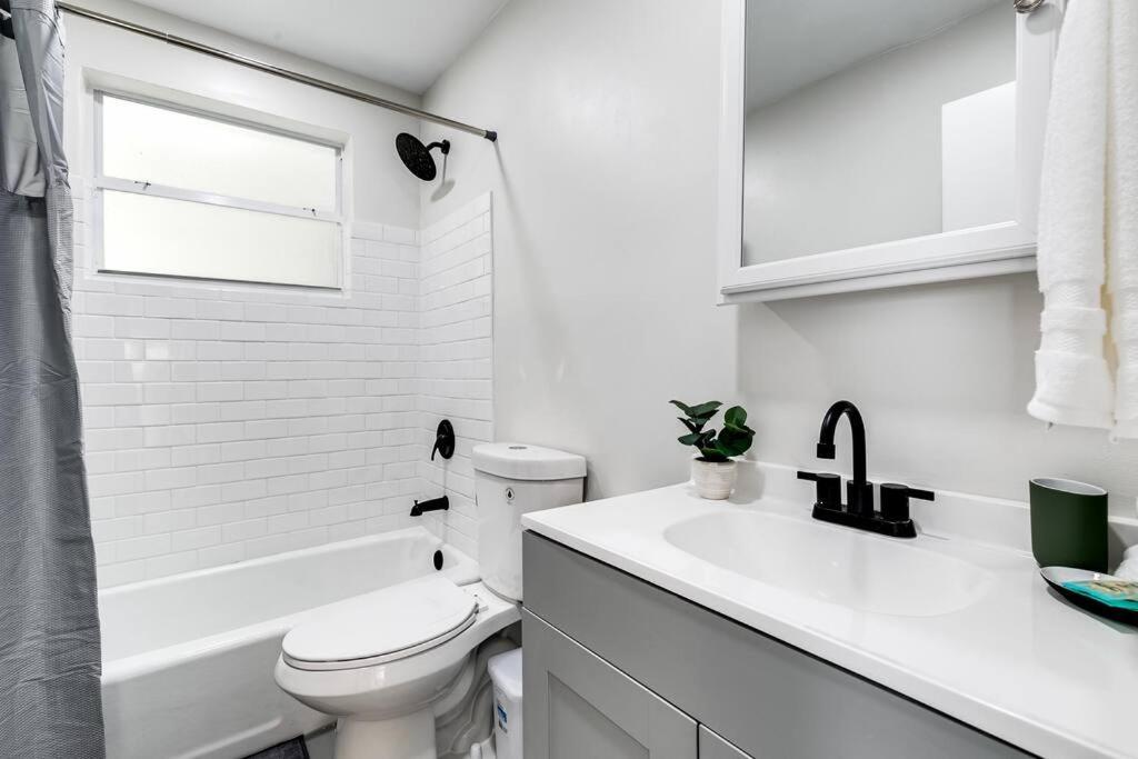 Mia Airport 1b With Desk Virg 9 Apartment Miami